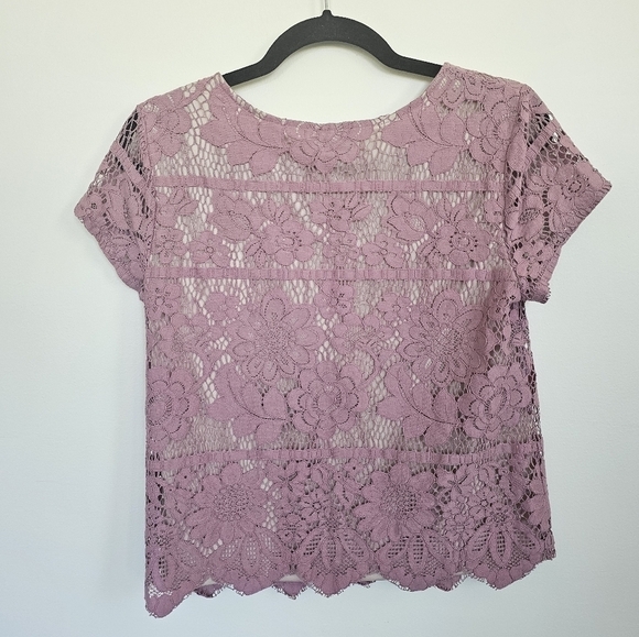Express Mauve Purple Lace Overlay Peekaboo Neckline Short Sleeve Top - Picture 3 of 9